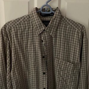 Haggar collections button down long sleeve shirt. Size: M